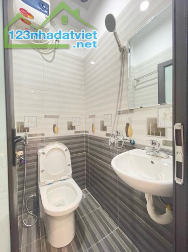 2,08 TỶ - 4 TẦNG - SỔ ĐỎ RIÊNG - Ô TÔ TẬN CỬA - CÁCH MẶT PHỐ 10M - TRUNG TÂM HAI BÀ TRƯNG - 2