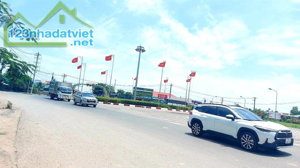Bán đất 26x50m xã Tân Phú , Huyện Đức Hòa, Long An giá rẻ 2 tỷ 500 triệu  Lh: 0786 797899