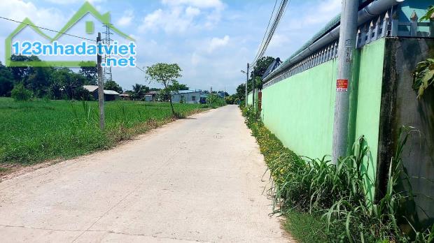 Bán đất 26x50m xã Tân Phú , Huyện Đức Hòa, Long An giá rẻ 2 tỷ 500 triệu  Lh: 0786 797899 - 1
