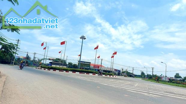 Bán đất 26x50m xã Tân Phú , Huyện Đức Hòa, Long An giá rẻ 2 tỷ 500 triệu  Lh: 0786 797899 - 2
