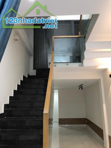 NHÀ SÁT HẺM XE HƠI THÔNG THÍCH QUẢNG ĐỨC 45M2, 4 TẦNG, 4PN CHỈ NHỈNH 5 TỶ. LH 0905699000