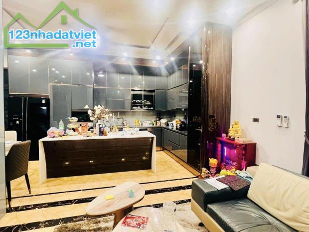 Bán nhà Hồng Hà Ba Đình gần phố cổ ngõ thông kinh doanh ô tô 10m chỉ hơn 4 tỷ
