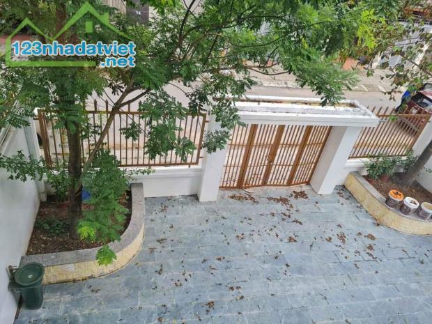 Bán gấp Biệt thự Lô góc Làng Việt Kiều Châu Âu, Nguyễn Văn Lộc 16 tỷ