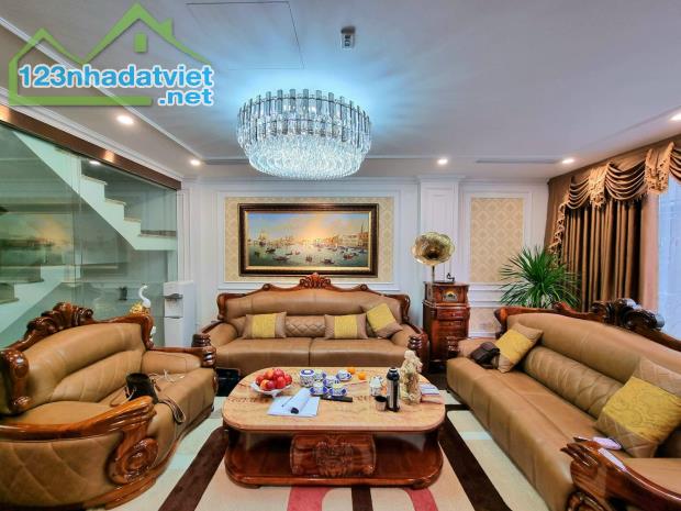 Bán nhà phố Nguyễn Văn Cừ, 6 Tầng, Thang máy, 3 Bước ra phố, Nhà Đẹp Long Lanh. - 4