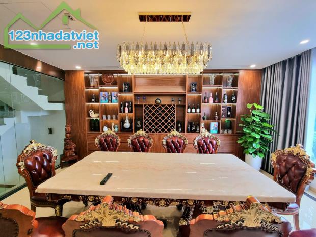 Bán nhà phố Nguyễn Văn Cừ, 6 Tầng, Thang máy, 3 Bước ra phố, Nhà Đẹp Long Lanh. - 1