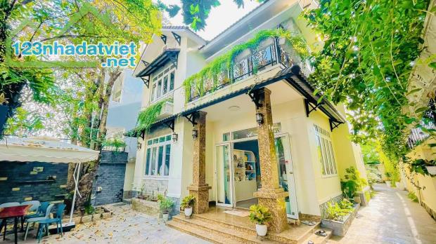 Bán Biệt Thự Sân Vườn Thảo Điền,Quận 2.DT:332M2 (12mx29m) Trệt,Lầu,Áp Mái-Giá Chỉ 165tr/m