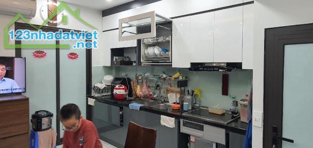 PHỐ TRÂN THÁI TÔNG 37.5M2 MT4  GIÁ 5.2 TỶ, OTO, NỘI THẤT ĐẸP