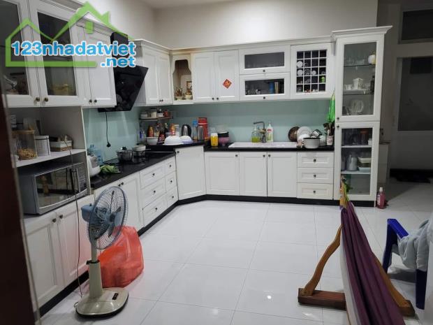 Giảm khủng 6.7 tỷ, nhà ngay chợ Phạm Văn Hai, Tân Bình, 132m2, ngang cực rộng, kinh doanh - 2