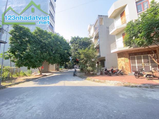 Đất đẹp Vạn Phúc view Him Lam 50m mt5m mặt đường to ,kd an sinh - 1
