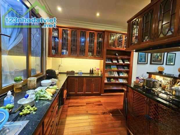 KÍNH THUA QUÝ ANH CHỊ - Nhà Đội Cấn – Ba Đình – 100m2 – Mặt tiền 7m – 5 tầng – 25 tỷ .