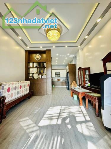 TÂY SƠN  - ĐỐNG ĐA - Ô TÔ TRÁNH - GARA 2 Ô TÔ - VIEW HỒ - KINH DOANH CỰC ĐỈNH. 51M2 4T - 3