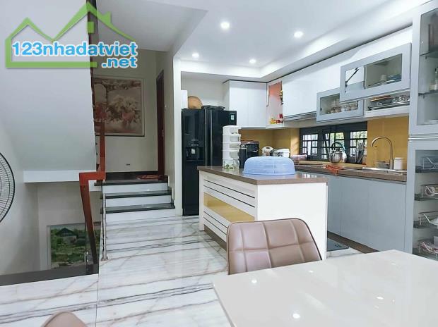 Xe hơi ngủ trong nhà - Huỳnh Tấn Phát Quận 7 - chỉ 7 tỷ 80 m2