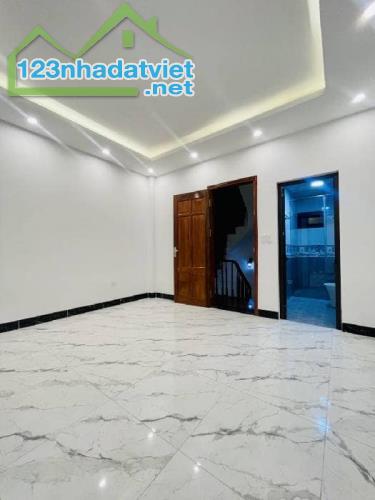 Nhà Phan Đình Giót, Hà Đông 40m2, 5.7m mặt tiền. Lô góc, thoáng, ngõ thông, ô tô, 5.9 tỷ - 1