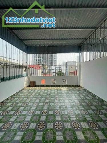 Nhà Phan Đình Giót, Hà Đông 40m2, 5.7m mặt tiền. Lô góc, thoáng, ngõ thông, ô tô, 5.9 tỷ - 5