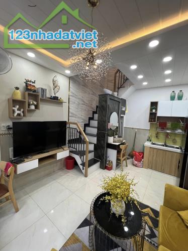 HẺM XE HƠI CMT8 - 3 Tầng, 26m2 NGAY TRUNG TÂM Q10. Chỉ 3.9 tỷ - 5