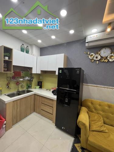 HẺM XE HƠI CMT8 - 3 Tầng, 26m2 NGAY TRUNG TÂM Q10. Chỉ 3.9 tỷ - 4