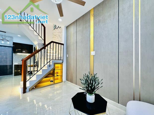 HẺM ÔTÔ VÀO TẬN CỬA - NHÀ 2 TẦNG ĐƯỜNG QUANG TRUNG P8 GÒ VẤP