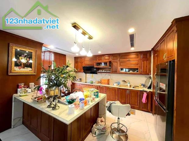 Siêu phẩm Hồ Tùng Mậu – ngõ oto – 175m2 MT12,5m 5 tầng 35 tỷ . - 4