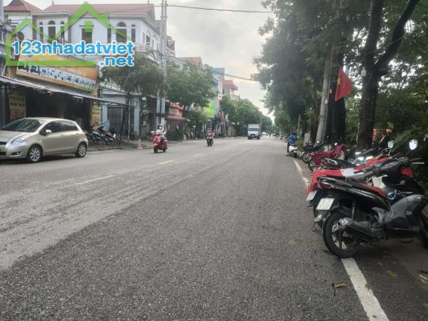 hàng xóm ĐÔNG ANH . VIEW hồ thoáng mát mà  giá chỉ 1 , 1 tỷ  lại còn đường 2 ô tô  phóng