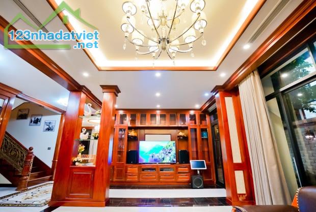 Biệt thự 16B Làng việt kiều Châu Âu, 2 mặt đường 165m2 chỉ 20.89 tỷ. LH 0989.62.6116 - 1