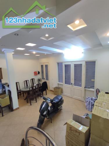 BÁN NHÀ VÕNG THỊ - GẦN TÂY HỒ - NGÕ RỘNG -  SỔ NỞ HẬU - 42M2,  5 T, MT 6M, 8.65 TỶ - 4
