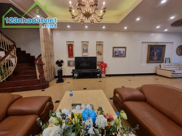 Siêu phẩm Hoàng Quốc Việt thông số đẹp , ô tô đỗ cửa , 6 tầng 12 tỷ . - 2