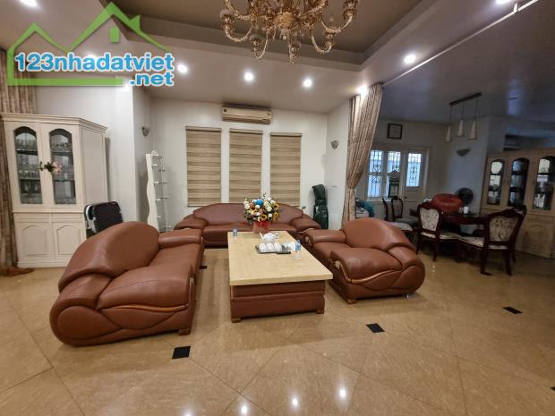 Siêu phẩm Hoàng Quốc Việt thông số đẹp , ô tô đỗ cửa , 6 tầng 12 tỷ . - 1