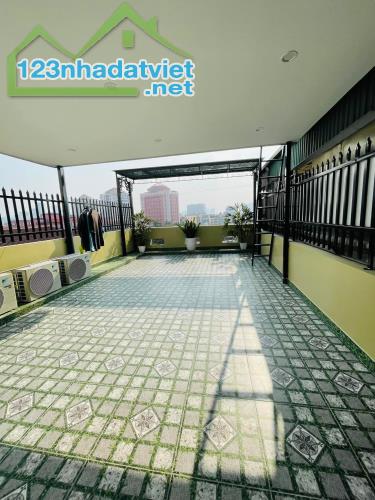 Giảm 2 tỷ. Cần bán RẤT gấp nhà đẹp Hoàng Quốc Việt 82m2, 7T, thang máy, vỉa hè, ô tô tránh