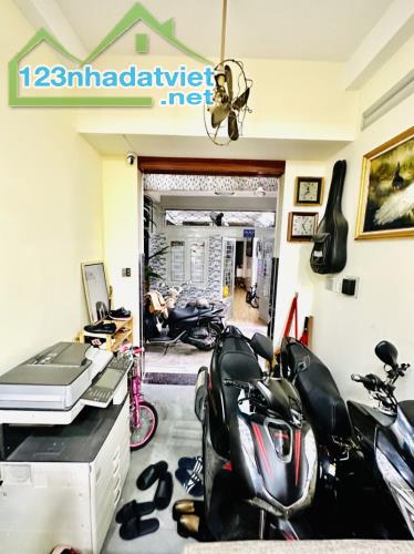 CẦN BÁN GẤP NHÀ LÝ CHÍNH THẮNG Q3, DTICH 40M2, 4TANG BTCT MỚI ĐẸP, CHỈ 5. TỶ