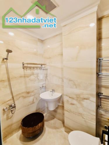 CẦN BÁN GẤP NHÀ LÝ CHÍNH THẮNG Q3, DTICH 40M2, 4TANG BTCT MỚI ĐẸP, CHỈ 5. TỶ - 5