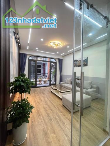 CC bán nhà PL Đặng Thuỳ Trâm  DT 62m x 6t. Thang máy. Giá 16,7 tỷ. LH: 0964769634 - 1