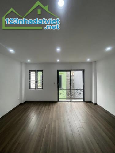 Bán nhà mới Di Trạch, phố Nhổn 34M2 xây 5 Tầng, ngõ rộng thoáng giá 2.9 tỷ - 3