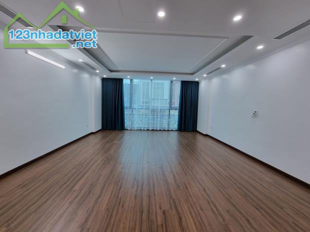 Siêu phẩm Xuân La – Tây Hồ , phân lô – vỉa hè – otô tránh 101m2 MT5,6m 7 tâng  23 tỷ.