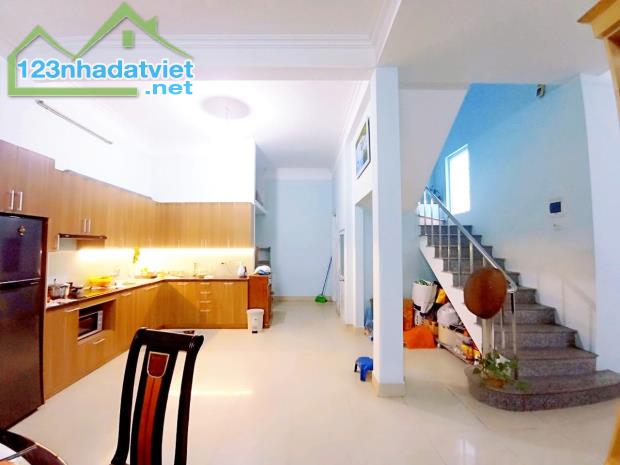 Siêu Phẩm Xuân La – Tây Hồ lô góc - oto vào nhà , 100m2 MT11m 12,5 tỷ . - 2