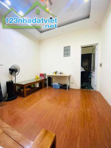 Bán nhà Đường Cầu Giấy – Phường Quan Hoa 60m2 , 5 tầng giá chỉ 7,3 tỷ .