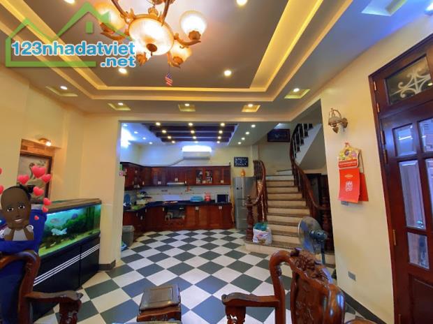 💥 Bán Biệt thự phố Ngọc Khánh, Ba Đình, Lô góc, Ô tô tránh, 140m2 2T, MT 14m, Chỉ 35 Tỷ - 2
