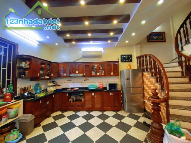 💥 Bán Biệt thự phố Ngọc Khánh, Ba Đình, Lô góc, Ô tô tránh, 140m2 2T, MT 14m, Chỉ 35 Tỷ - 3