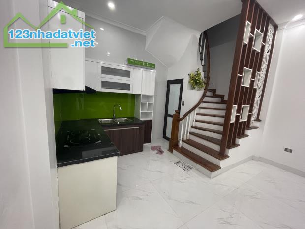 MẶT NGÕ KINH DOANH VÕNG THỊ, GẦN HỒ, NGÕ THÔNG, SỔ VUÔNG, 32M2, 4T, MT4,6m, 6 Tỷ - 4