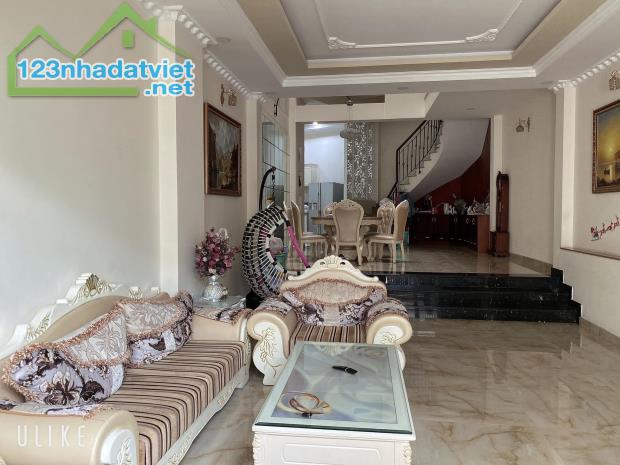 Xuất cảnh, bán gấp nhà HXH Tô Hiến Thành, 74m2, 3 tầng, cho thuê 45 triệu, chỉ 17 tỷ 600