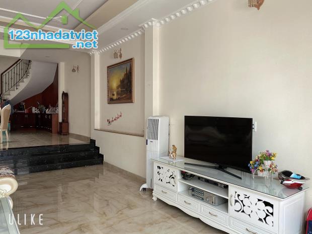 Xuất cảnh, bán gấp nhà HXH Tô Hiến Thành, 74m2, 3 tầng, cho thuê 45 triệu, chỉ 17 tỷ 600 - 1