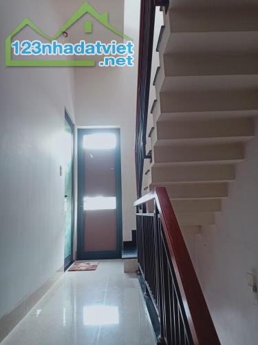 Nhà 3 tầng - 4 phòng ngủ - DT : 107m2 Mặt Tiền Kinh Doanh Đường Tôn Đản. - 1