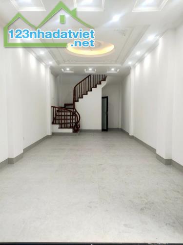 Bán Nhà Đức Giang, Long Biên 5T, 35m2 chỉ 4,32 tỷ (Nhà đẹp, ngõ thuận tiện) - 1