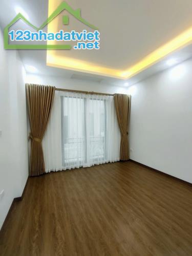 Bán Nhà Đức Giang, Long Biên 5T, 35m2 chỉ 4,32 tỷ (Nhà đẹp, ngõ thuận tiện)