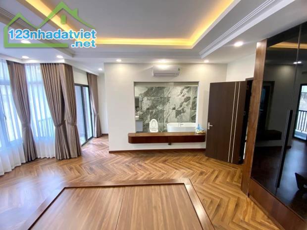 VIP nhất Ngọc Lâm Nhà Phân Lô Ôtô Tránh, Vỉa Hè, Kinh Doanh, 80m2, 5 Tầng, Nhỉnh 13 Tỷ.