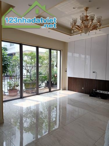 Biệt thự song lập THE MANOR CENTRAL 160m 4 tầng mt10m thang máy đẳng cấp nhỉnh 40 tỷ