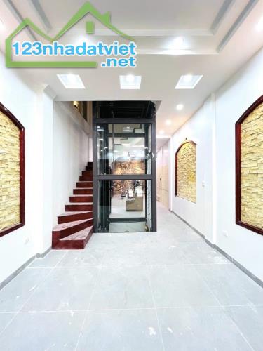 Bán Nhà Hoàng Văn Thái - TX , DT 70m2 ,7 Tầng , Giá Hơn 17 tỷ , Gara , Thanh máy . - 1