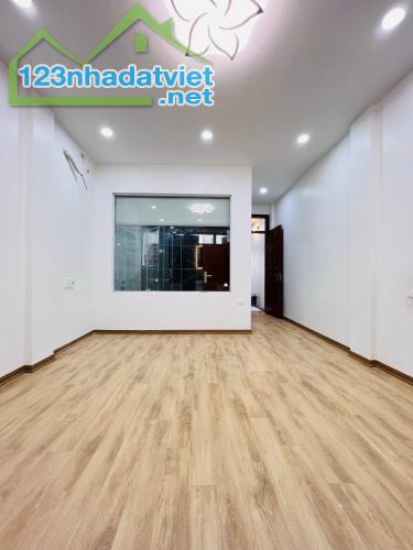 Bán Nhà Hoàng Văn Thái - TX , DT 70m2 ,7 Tầng , Giá Hơn 17 tỷ , Gara , Thanh máy . - 3