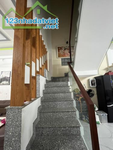 Bán gấp nhà mới, đẹp hẻm xe hơi, khu sầm uất Tân Kỳ Tân Quý- Tân Phú 65m chỉ 5 tỷ