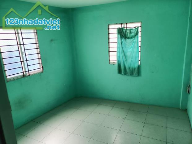 Nhà Cách Mạng Tháng 8, ngay vòng xoay Dân Chủ, 95m2, chỉ 15 tỷ