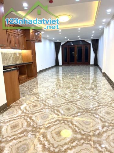 Siêu phẩm Nguyễn Ngọc Vũ 64m2 , MT4,6m , 7 tầng thang máy , gara ô tô chỉ 15,5 tỷ .
